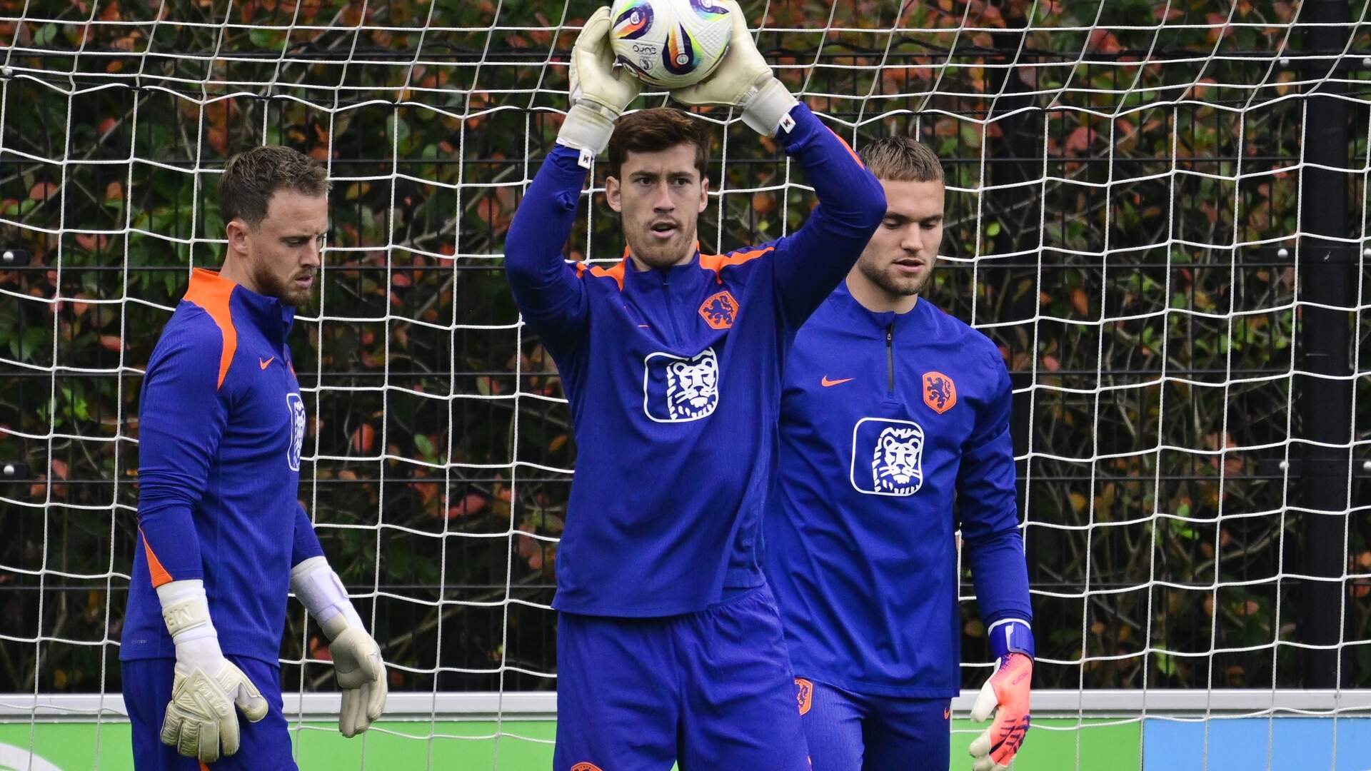 🧤 Koeman koos zijn drie WK-keepers. Maar wat zeggen de cijfers? 📊